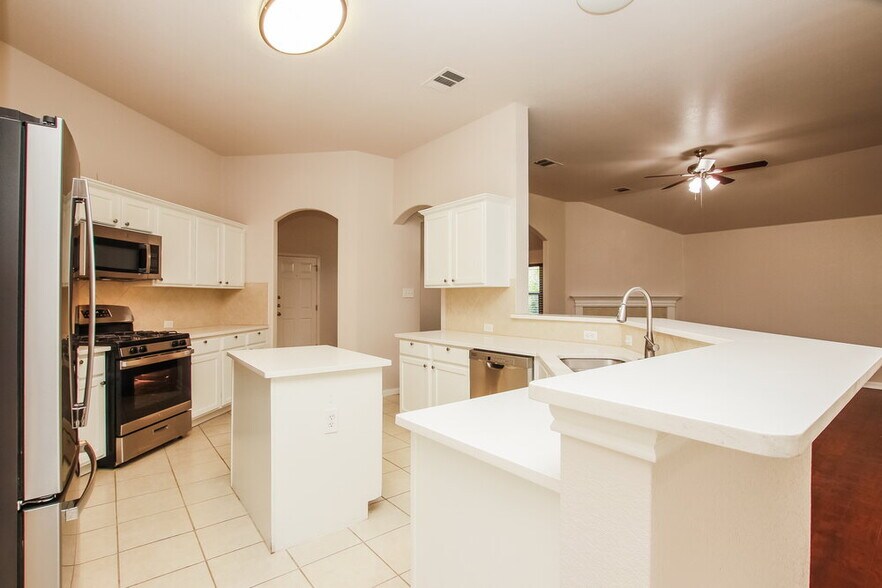 Building Photo - 1105 Wigwam