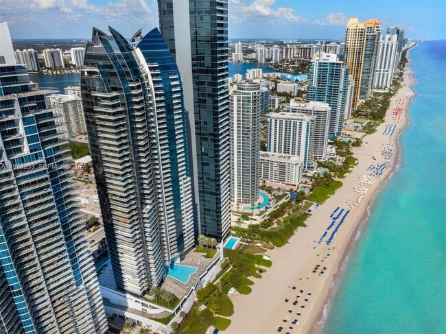 Building Photo - 17121 Collins Ave