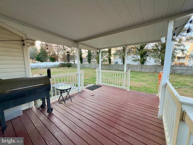 Building Photo - 211 Eagle View Ln