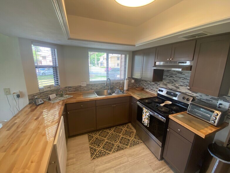 Building Photo - 130 Blue Heron Dr