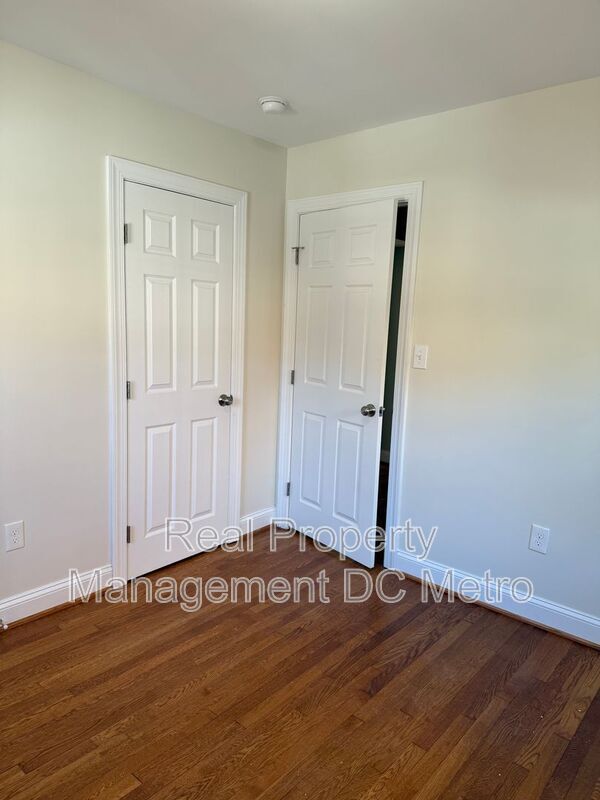 Building Photo - 4433 South Dakota Ave NE