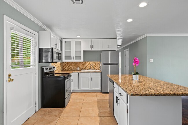 Building Photo - 5202 Nina Lee Ln