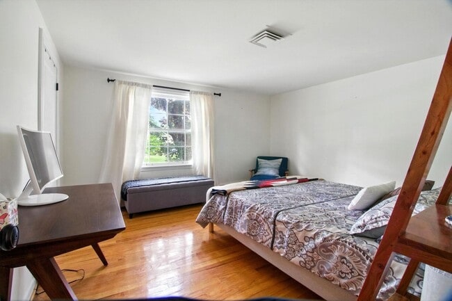 Building Photo - 5840 Sutters Ln