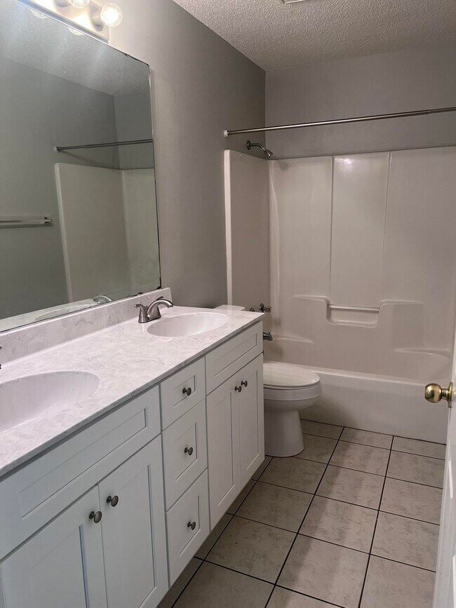 Building Photo - 2809 Geronimo Dr