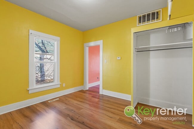 Building Photo - N Jefferson Duplex