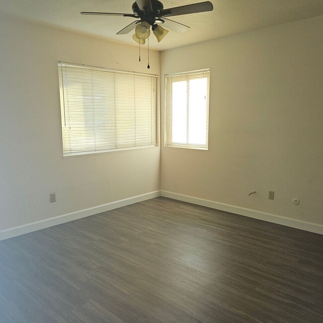 Building Photo - Updated Rental Available Now!