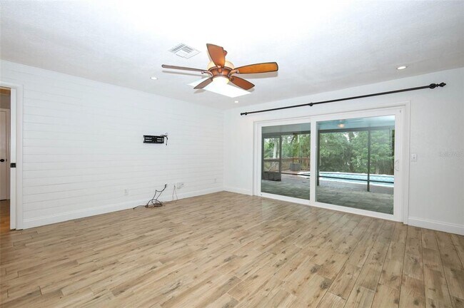 Building Photo - 411 Valencia Cir