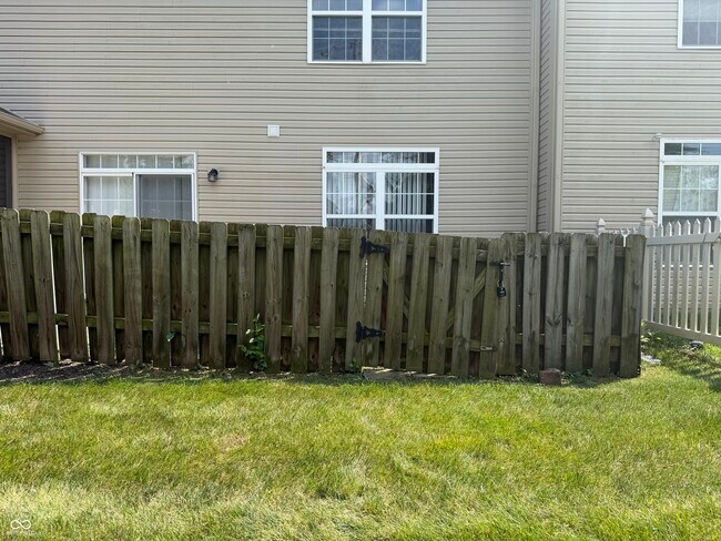 Building Photo - 2424 Boyer Ln