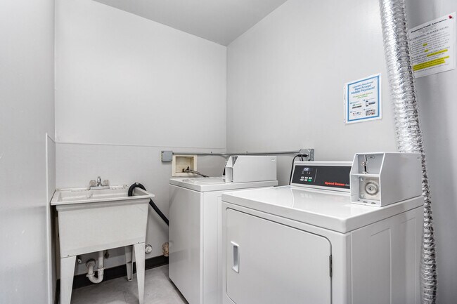 Building Photo - 5340 Waterbury Ct