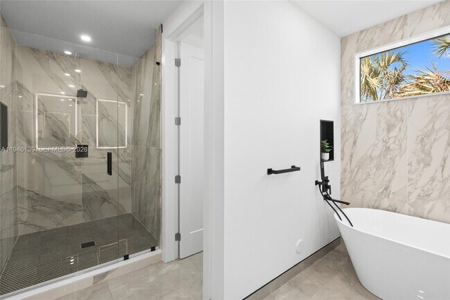 Building Photo - 325 SW 16th St