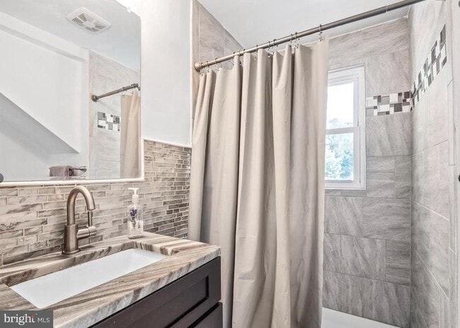 Building Photo - 2617 E Maple St