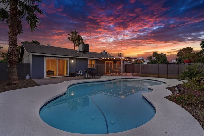 Building Photo - 4 Bed Home in Scottsdale Quarter!!