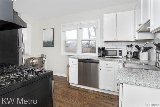 Building Photo - 3340 Edgeworth St