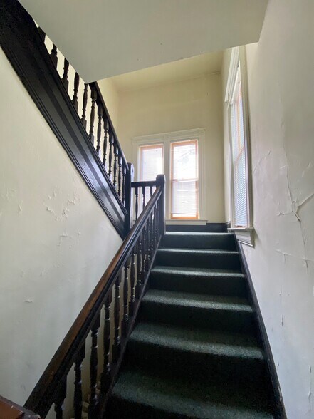 Building Photo - 1508 Main St