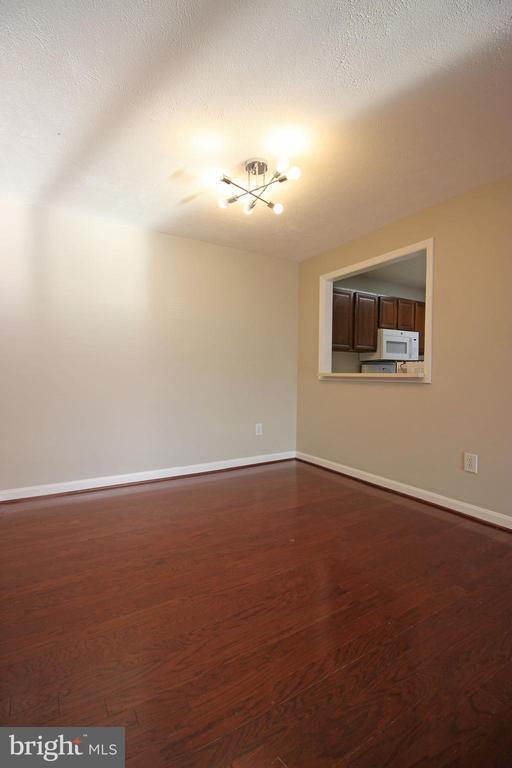 Building Photo - 10182 Oakton Terrace Rd