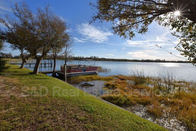 Building Photo - 2227 9th St SE
