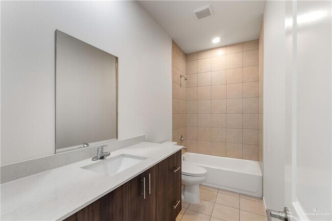 Building Photo - 418 N 3rd St