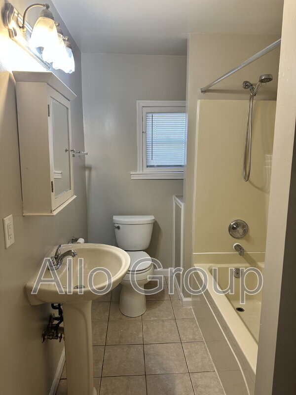 Building Photo - 655 Green St