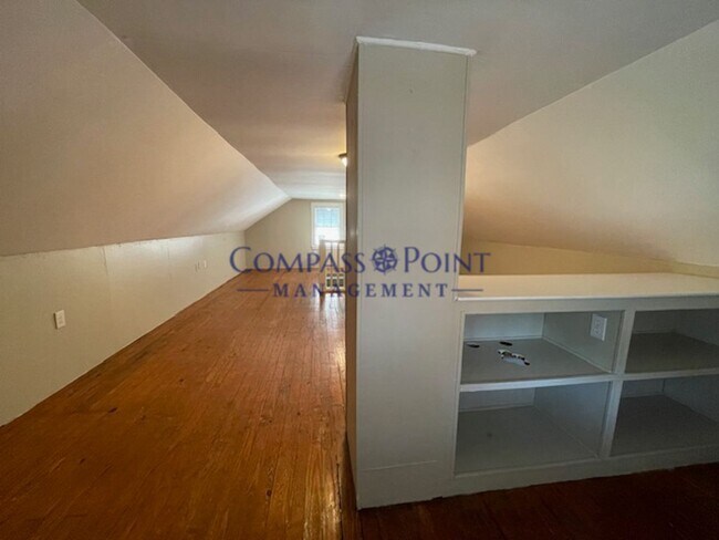 Building Photo - Newly Renovated Just For You!