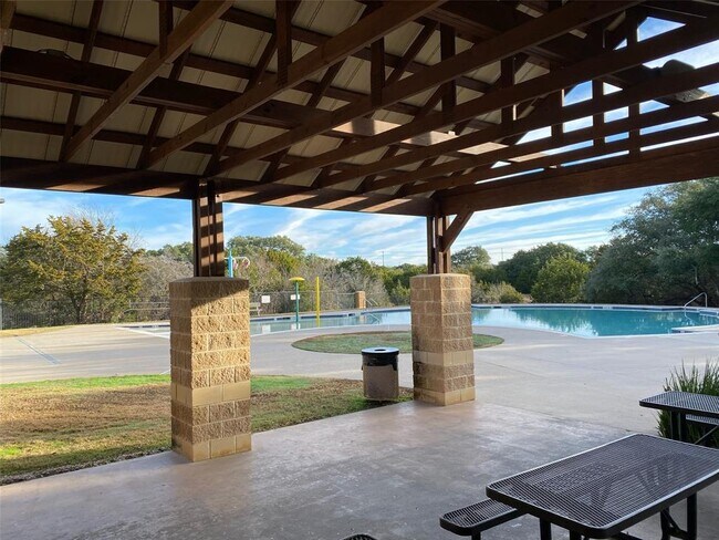 Building Photo - 516 Lark St