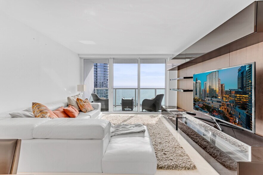 Building Photo - 100 Bayview Dr