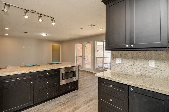 Building Photo - 9215 Sharpcrest St