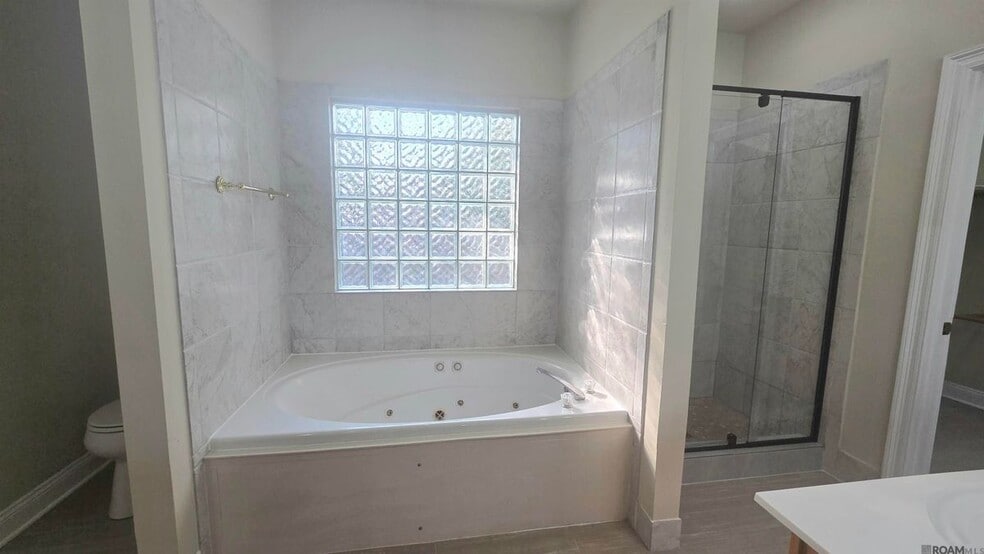 Building Photo - 282 Allan Dr