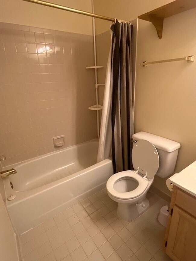 Building Photo - Gorgeous home with boat slip and water views