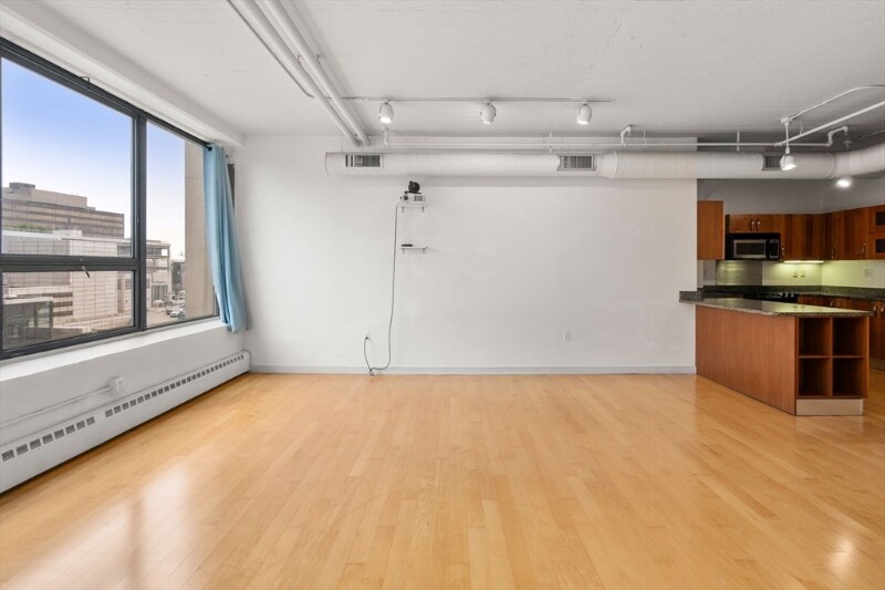 Building Photo - 210 South St