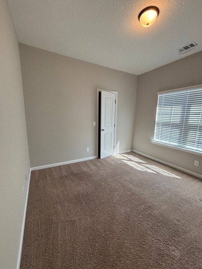 Building Photo - 134 Sunflower Cir NE