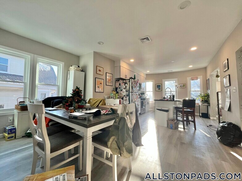 Building Photo - 66 Quint Ave