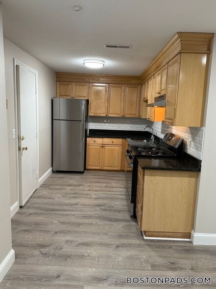 Building Photo - 19 Kenmar Dr