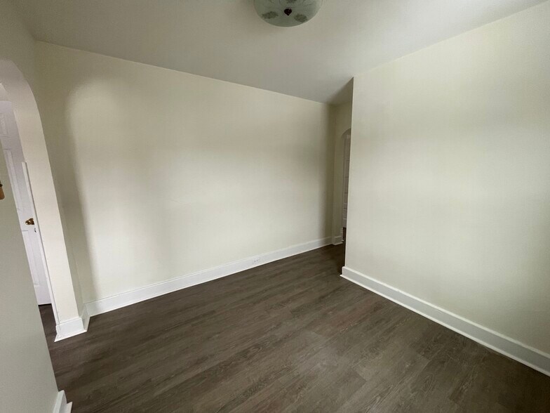 Building Photo - 16 Edgwood St