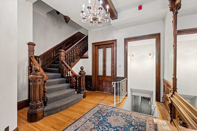 Building Photo - 163 Beacon St