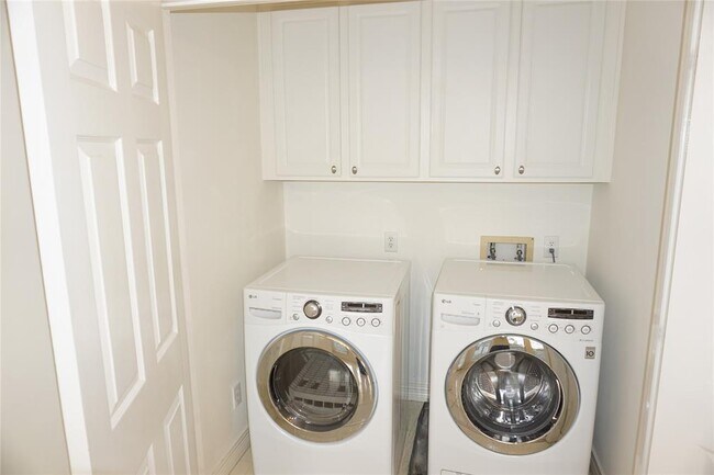 Building Photo - 1942 Fairview St