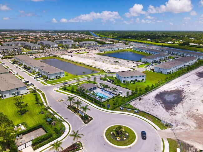 Building Photo - 630 SE Lk Fls St