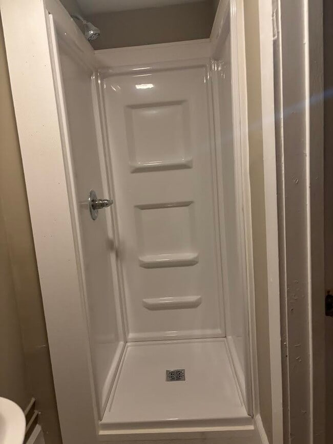 Building Photo - 115 W Main St