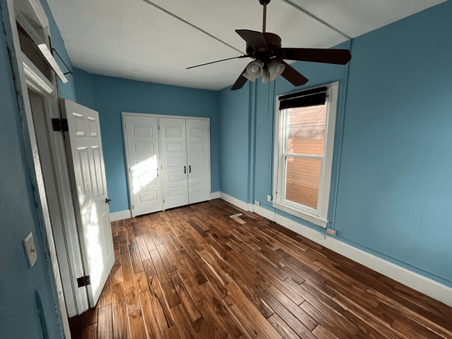 Building Photo - Beautiful 2 bed 1 bath in unit W/D, renovated kitchen, walkablitiy!