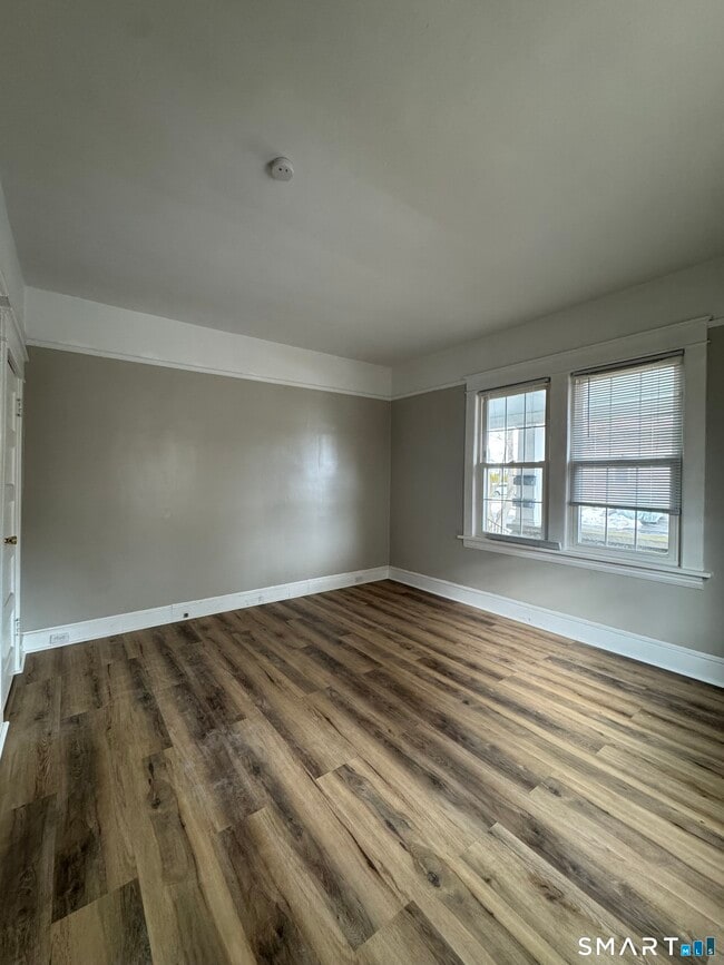 Building Photo - 7 Bridge St