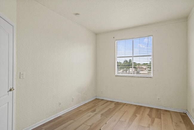 Building Photo - 5919 Walnut Park Ln