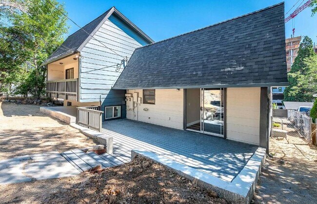 Building Photo - 1449 Hillside Dr