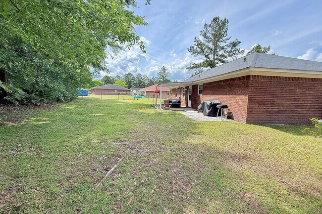 Building Photo - COMING JUNE 2026! (Pet Friendly)
