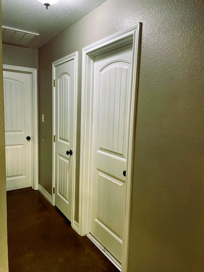 Building Photo - 713 Overlook Dr