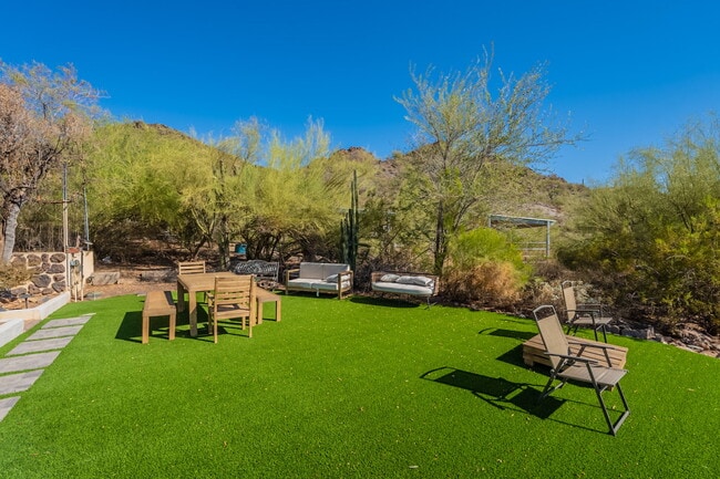 Building Photo - 1902 E Cortez St