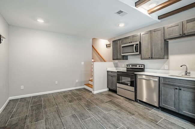 Building Photo - 235 E Market St