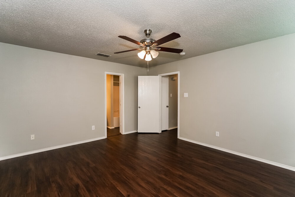 Building Photo - 1121 Sandalwood Dr