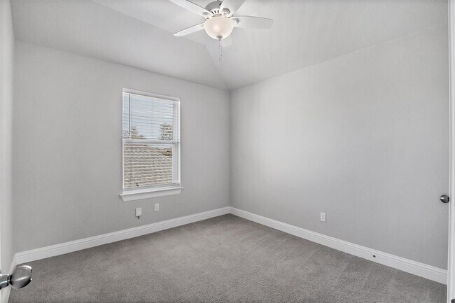 Building Photo - 2404 Burberry Ln
