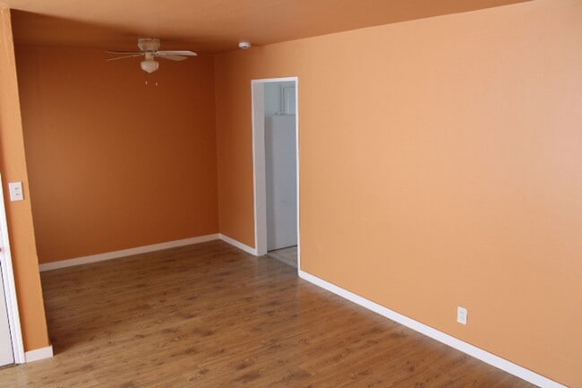 Building Photo - 2745 Rollingwood Dr