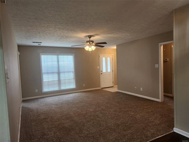 Building Photo - 812 Joan Ln