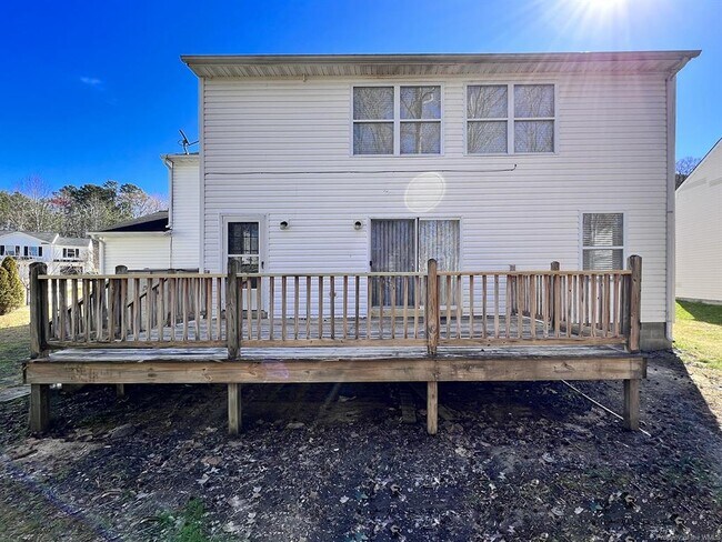 Building Photo - 120 Low Ridge Rd